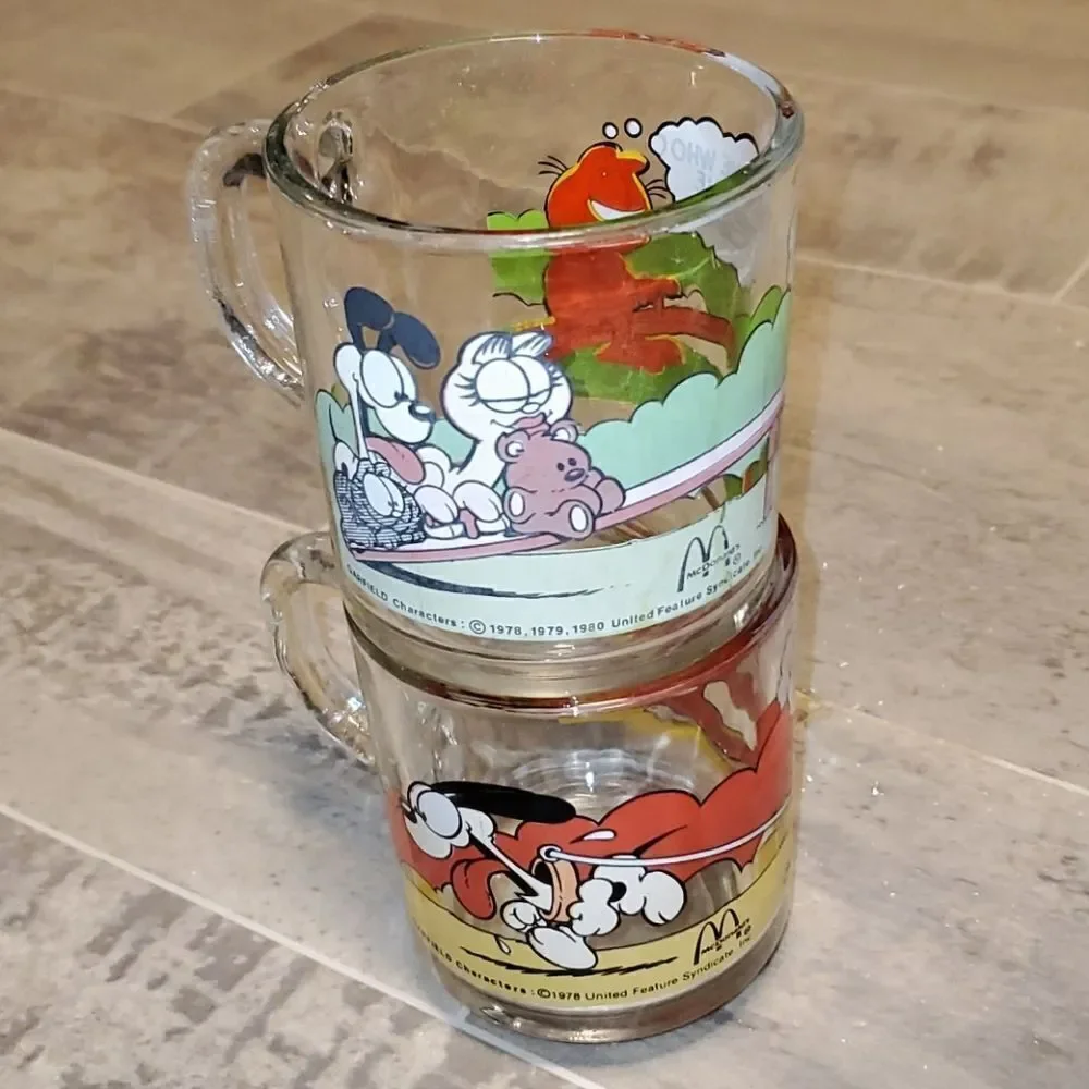 Set of 2 1978 Garfield Glass Mugs